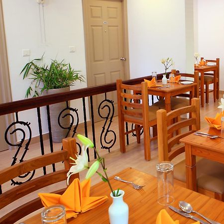 Abad Pepper Route Hotel Kochi Exterior photo