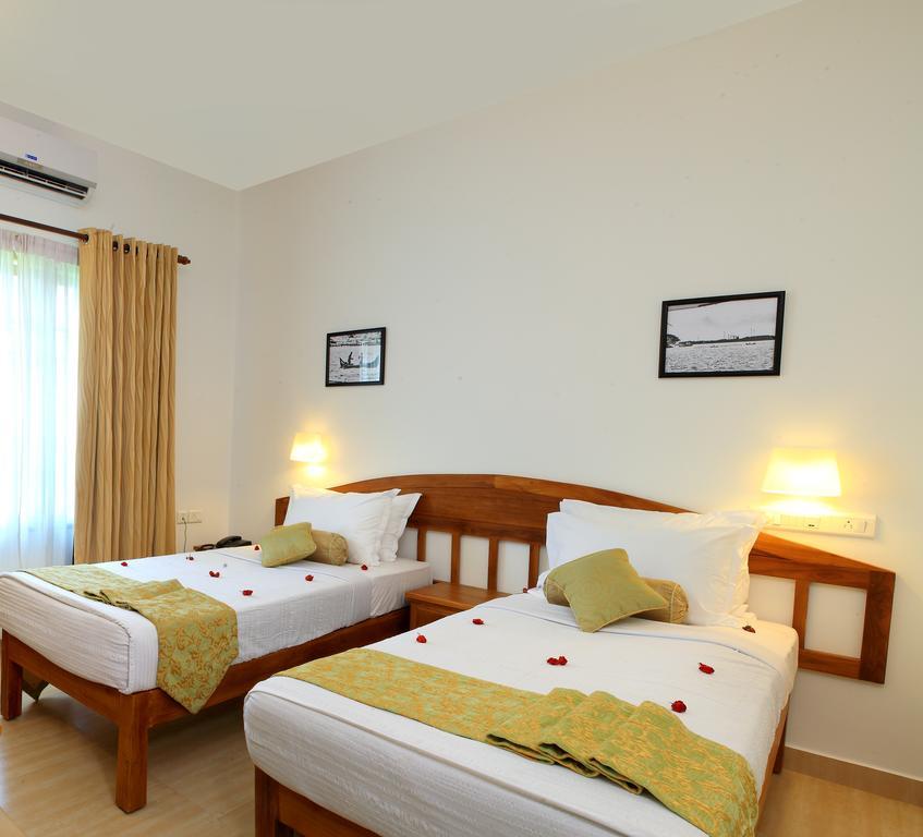 Abad Pepper Route Hotel Kochi Exterior photo