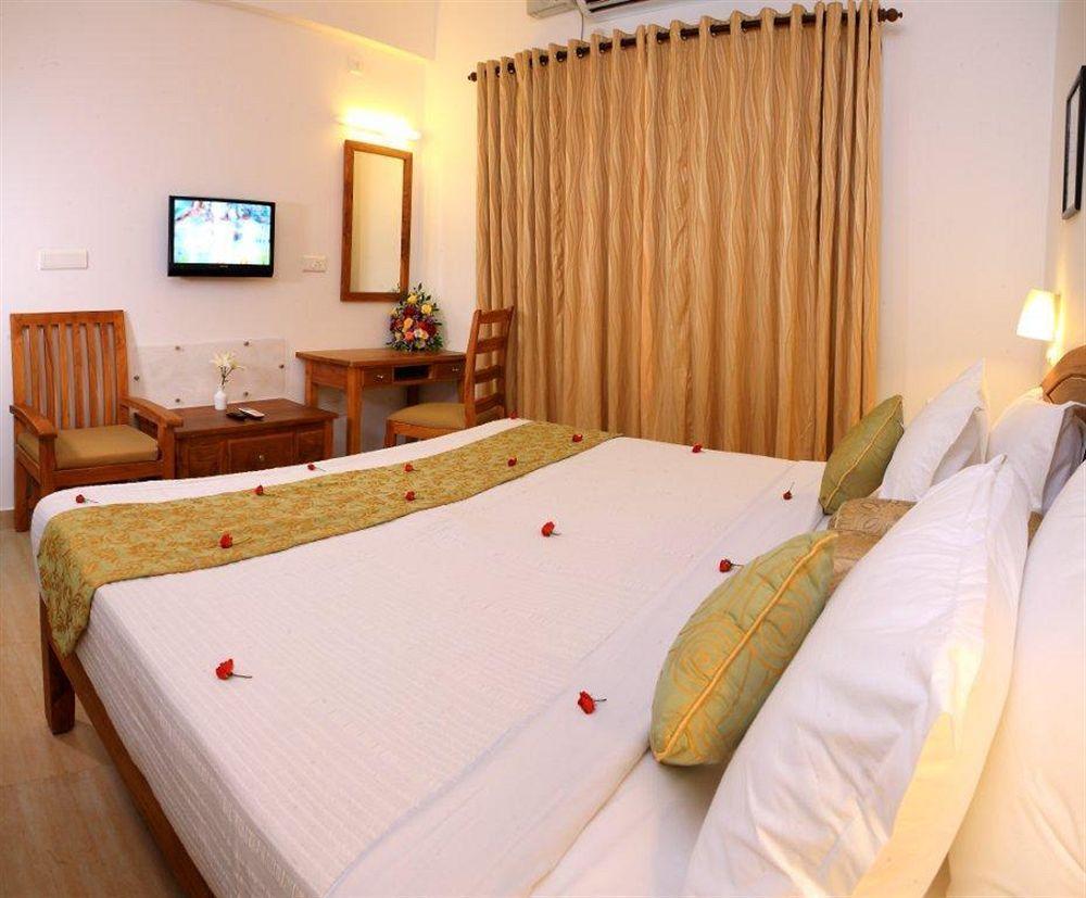 Abad Pepper Route Hotel Kochi Exterior photo