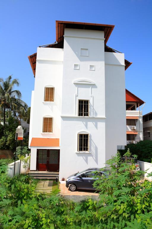 Abad Pepper Route Hotel Kochi Exterior photo