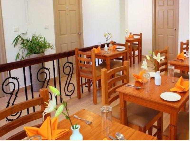 Abad Pepper Route Hotel Kochi Exterior photo