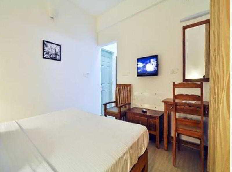 Abad Pepper Route Hotel Kochi Exterior photo