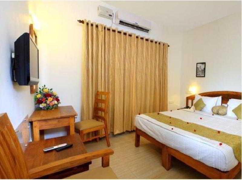 Abad Pepper Route Hotel Kochi Exterior photo