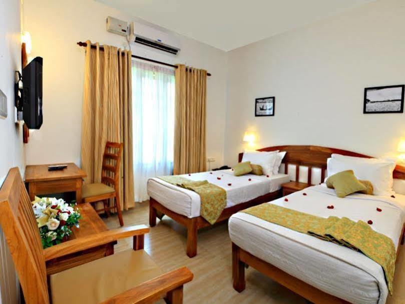 Abad Pepper Route Hotel Kochi Exterior photo